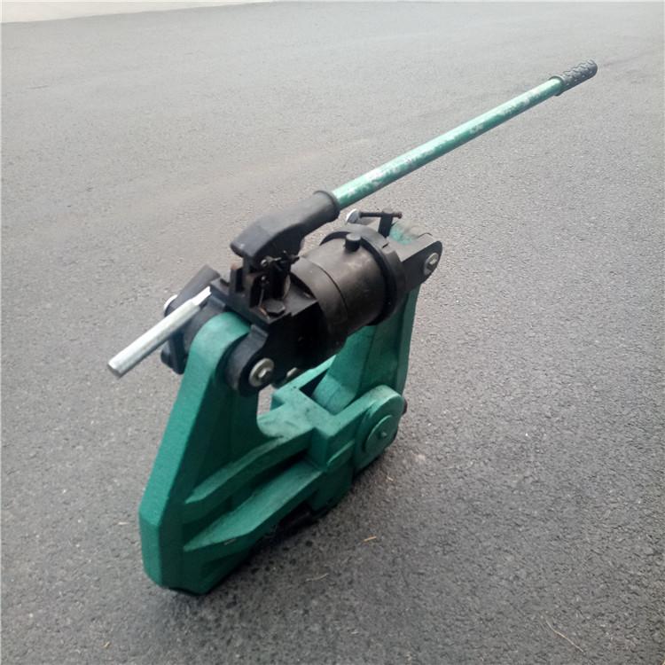 液壓擠孔機(jī)實(shí)物圖3